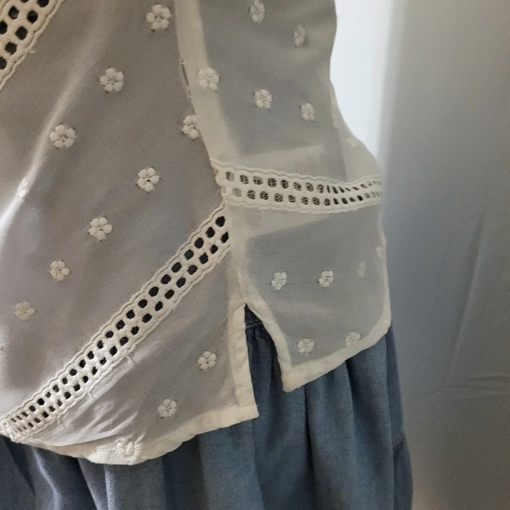 Guess Collection 100% Cotton Blouse With Dainty Details and Embroidery - Picture 3 of 6